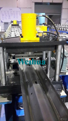 多規(guī)格公路波形護(hù)欄板自動(dòng)生產(chǎn)設(shè)備